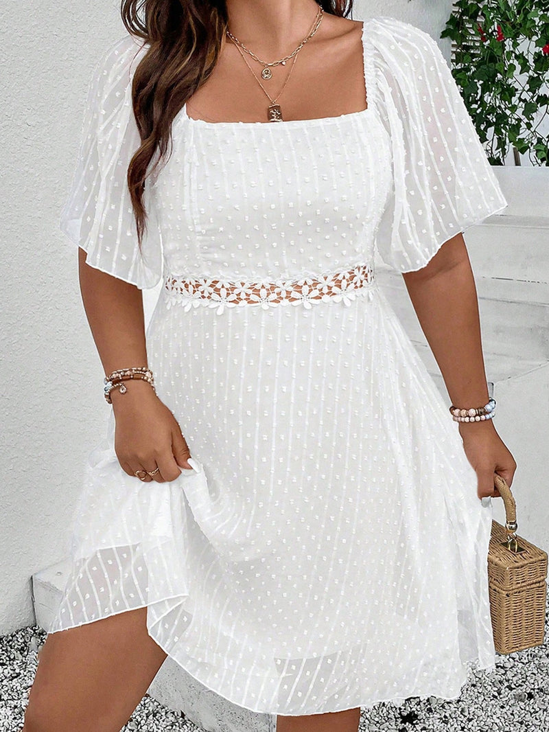 Vestido Feminino com bordado vazado na Cintura Helena. Plus Size