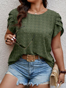 Blusa feminina com detalhes bordados e gola redonda Analia. Plus Size