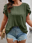 Blusa feminina com detalhes bordados e gola redonda Analia. Plus Size