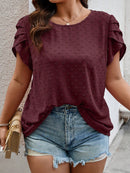 Blusa feminina com detalhes bordados e gola redonda Analia. Plus Size