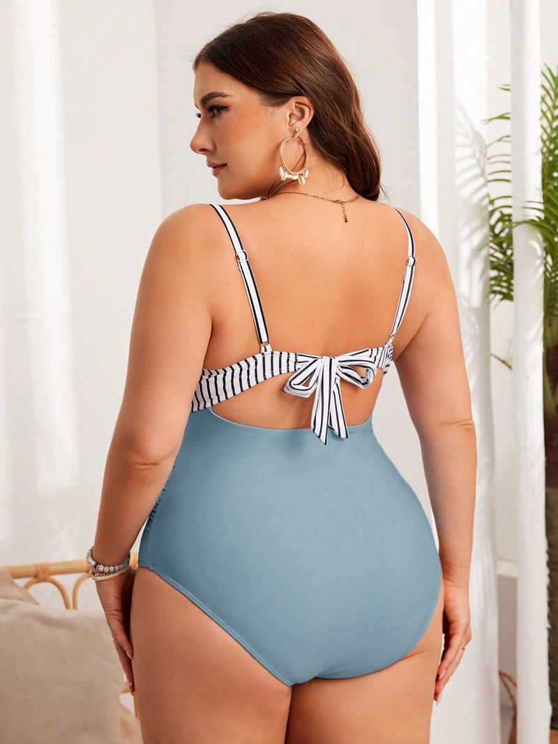 Maiô feminino com estampa listrada Molly. Plus Size