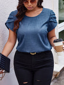 Blusa feminina com detalhes bordados e gola redonda Analia. Plus Size