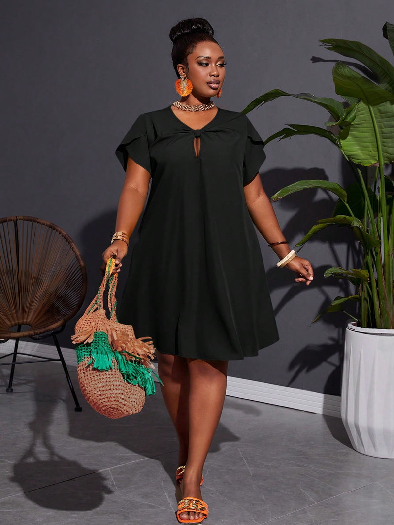 Vestido feminino com detalhe de nó torcido Jessica. Plus Size