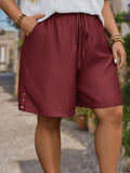 Shorts Feminino com Detalhes em Botões e Bolsos Laterais - Margot. Plus Size