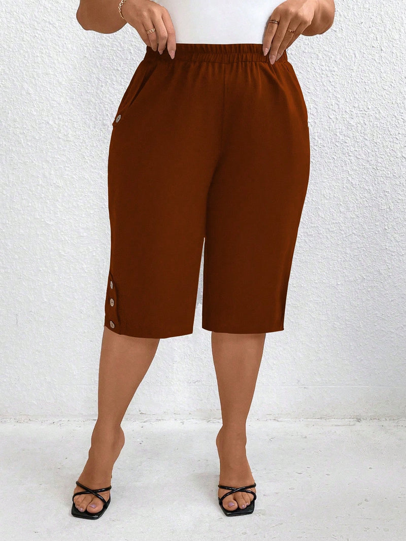 Calça Capri feminina com Botão Decorativo e Bolsos Rubia. Plus Size