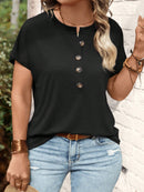 Blusa feminina gola redonda e botões frontais Juliana. Plus Size