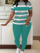 Conjunto feminino com camiseta listrada Vania. Plus Size