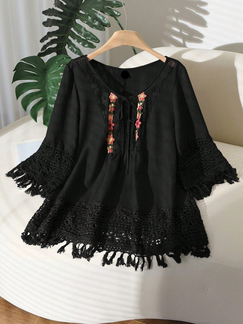 Camisa Feminina Bordada com Recorte de Renda - Dália. Plus Size