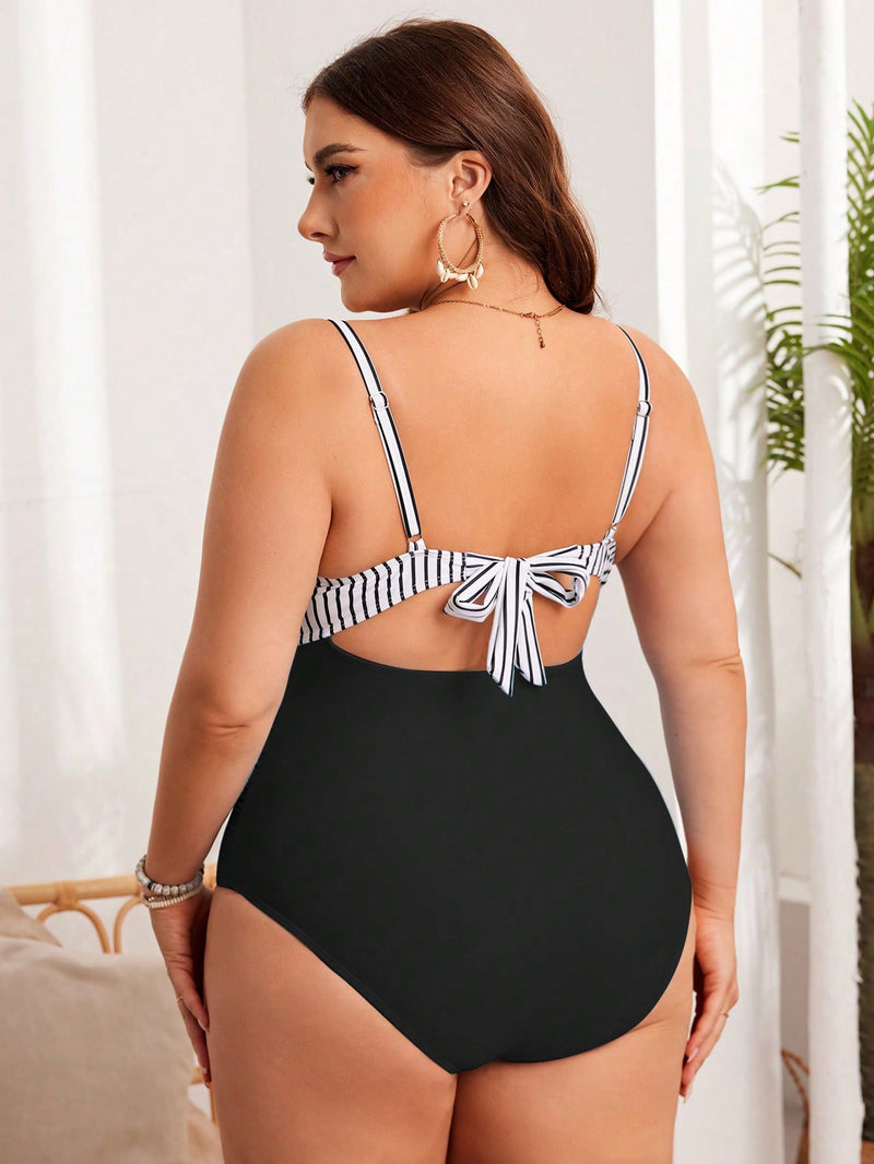 Maiô feminino com estampa listrada Molly. Plus Size