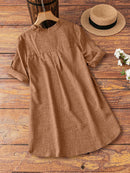 Blusa Feminina com Decote em V e Detalhe de Bainha Alta-Baixa - Vittoria. Plus Size