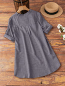 Blusa Feminina com Decote em V e Detalhe de Bainha Alta-Baixa - Vittoria. Plus Size