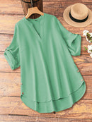 Blusa Feminina com Decote em V e Detalhe de Bainha Alta-Baixa - Vittoria. Plus Size