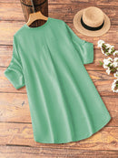 Blusa Feminina com Decote em V e Detalhe de Bainha Alta-Baixa - Vittoria. Plus Size