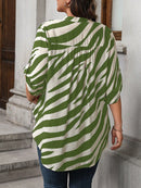 Blusa Feminina com decote em V e meia manga - Zoe. Plus Size