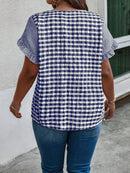 Blusa Feminina de Renda Quadriculada com Babados - Diva. Plus Size