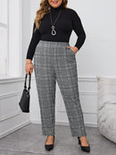 Calça Feminina com Estampa  Xadrez Rosana. Plus Size