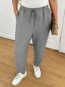 Calça Feminina com  Nó, Bolso Paula. Plus Size