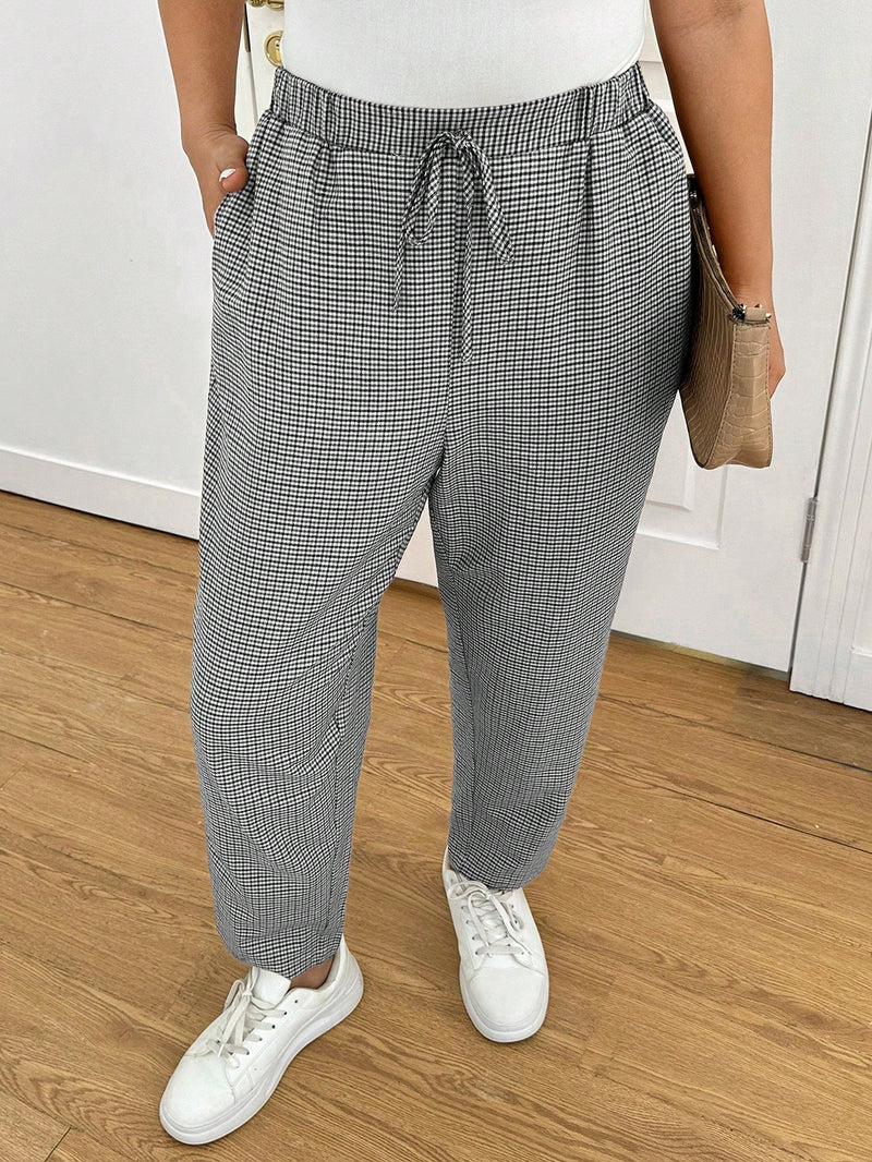 Calça Feminina com  Nó, Bolso Paula. Plus Size