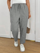 Calça Feminina com  Nó, Bolso Paula. Plus Size