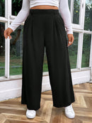 Calça feminina de cintura alta com pregas Iris. Plus Size