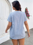 Camisa Feminina Bolso na Frente, Botões, Estilo Boho - Plus Size