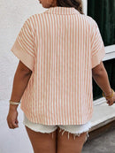 Camisa feminina casual listrada Karina. Plus Size