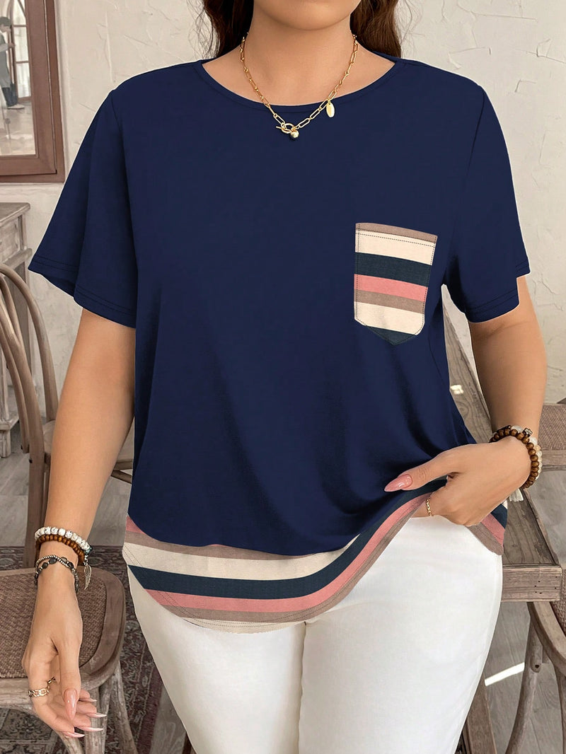 Camiseta Feminina com Decoro de Bolso em Contraste de Cor - Lívia. Plus Size