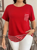 Camiseta Feminina com Decoro de Bolso em Contraste de Cor - Lívia. Plus Size