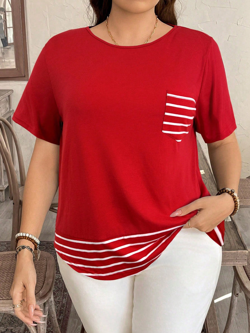 Camiseta Feminina com Decoro de Bolso em Contraste de Cor - Lívia. Plus Size