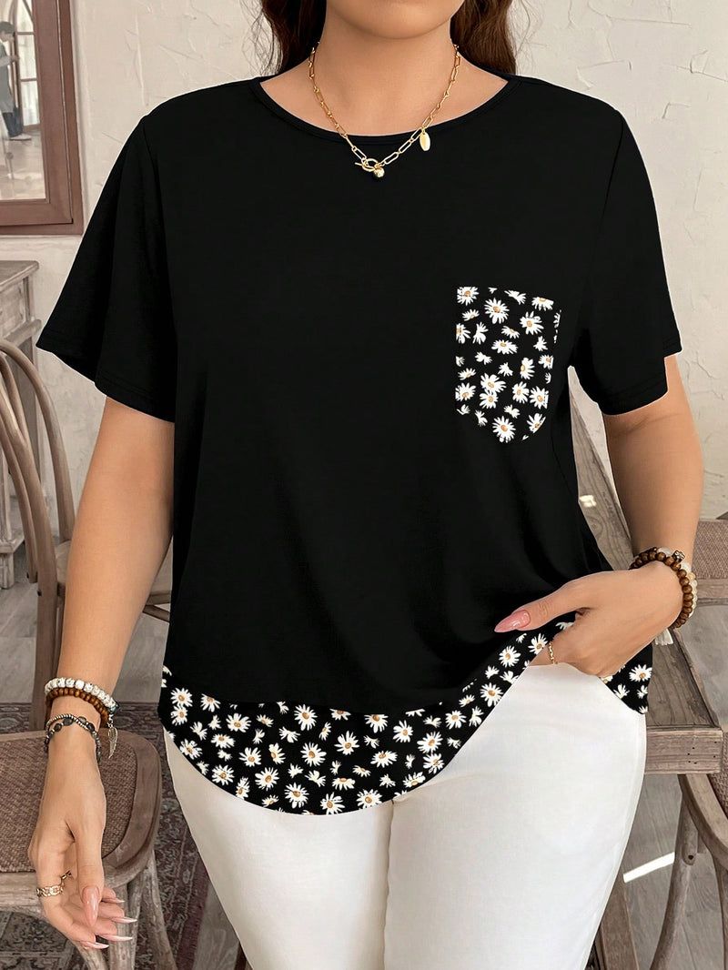 Camiseta Feminina com Decoro de Bolso em Contraste de Cor - Lívia. Plus Size