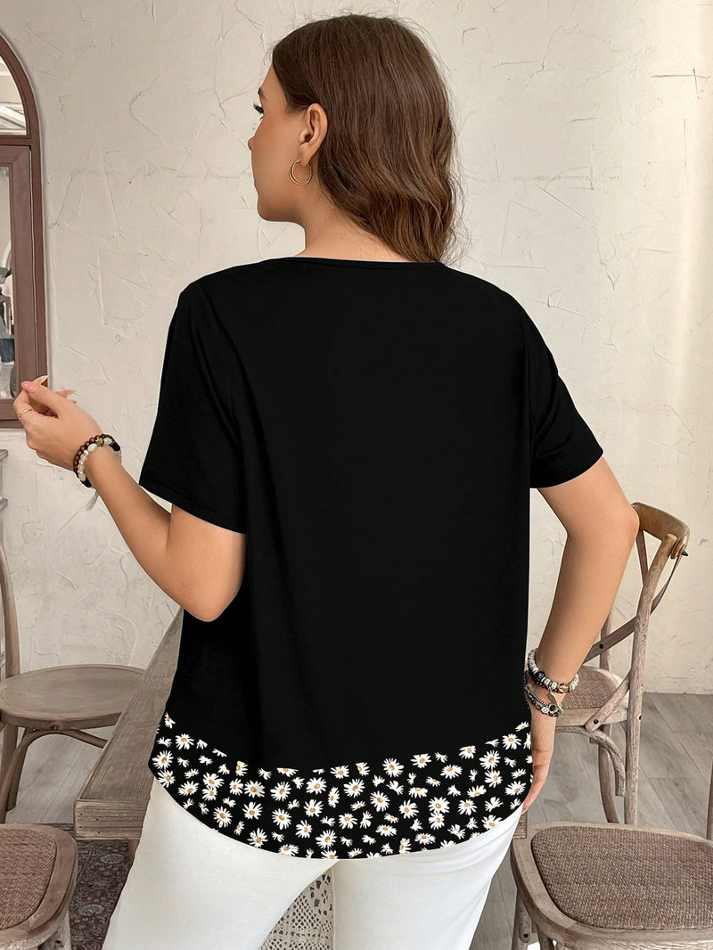 Camiseta Feminina com Decoro de Bolso em Contraste de Cor - Lívia. Plus Size