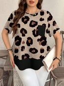 Camiseta Feminina com Decoro de Bolso em Contraste de Cor - Lívia. Plus Size
