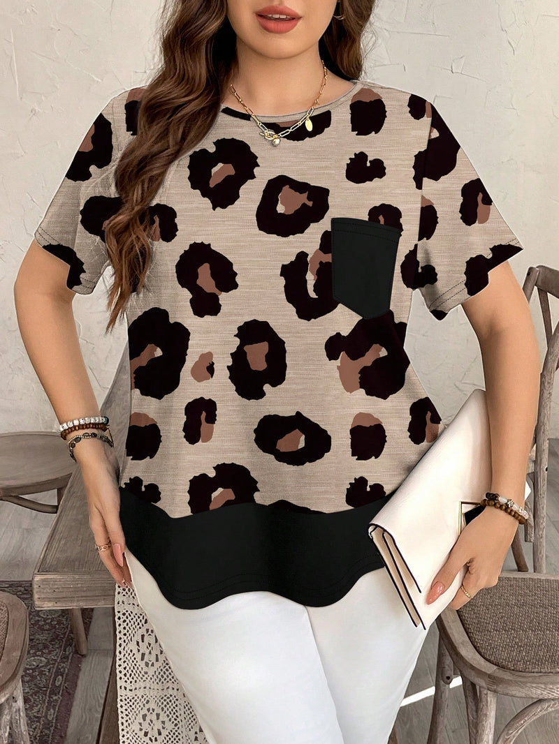 Camiseta Feminina com Decoro de Bolso em Contraste de Cor - Lívia. Plus Size