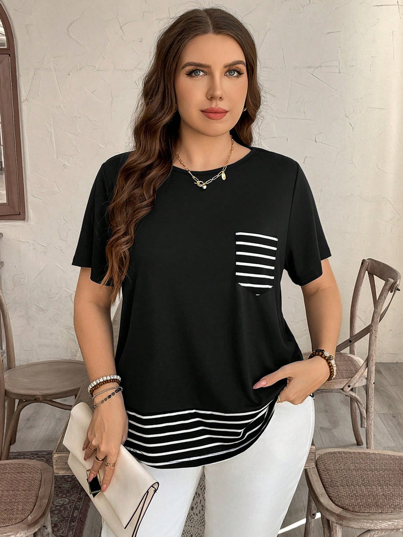 Camiseta Feminina com Decoro de Bolso em Contraste de Cor - Lívia. Plus Size