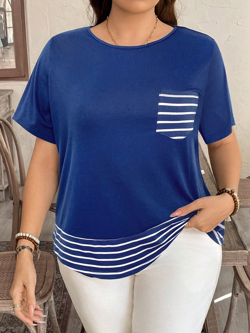 Camiseta Feminina com Decoro de Bolso em Contraste de Cor - Lívia. Plus Size