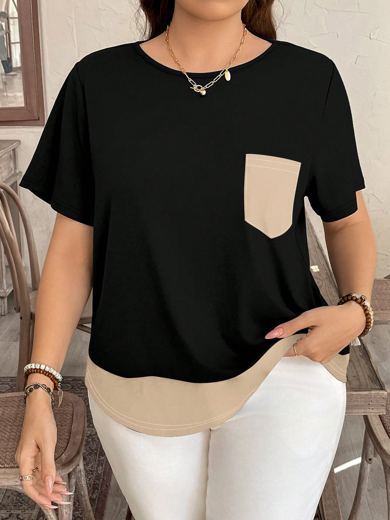 Camiseta Feminina com Decoro de Bolso em Contraste de Cor - Lívia. Plus Size