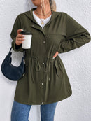 Casaco Feminino com Capuz e Amarração na Cintura – Milany. Plus Size