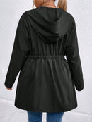 Casaco Feminino com Capuz e Amarração na Cintura – Milany. Plus Size