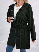 Casaco Feminino com Capuz e Amarração na Cintura – Milany. Plus Size