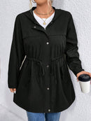 Casaco Feminino com Capuz e Amarração na Cintura – Milany. Plus Size