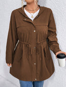 Casaco Feminino com Capuz e Amarração na Cintura – Milany. Plus Size