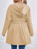 Casaco Feminino com Capuz e Amarração na Cintura – Milany. Plus Size