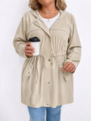 Casaco Feminino com Capuz e Amarração na Cintura – Milany. Plus Size