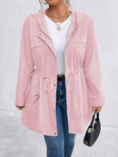 Casaco Feminino com Capuz e Amarração na Cintura – Milany. Plus Size