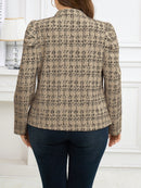 Jaqueta Feminina com Decoração de Botão Metálico - Yasmin. Plus Size