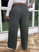 Calça feminina de cintura alta com pregas Iris. Plus Size