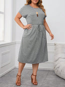 Vestido Feminino Listrado com Cintura Ajustável - Larissa. Plus Size