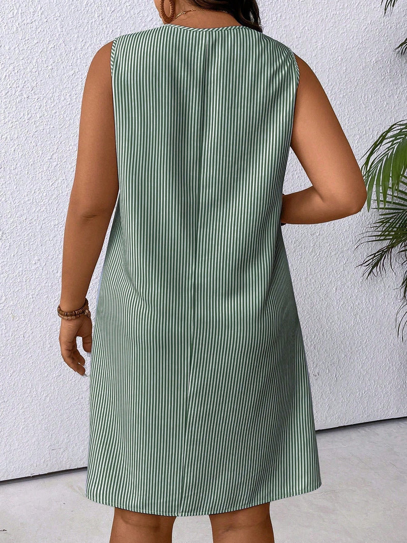 Vestido Feminino Reto sem Mangas - Naya. Plus Size