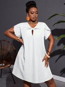 Vestido feminino com detalhe de nó torcido Jessica. Plus Size