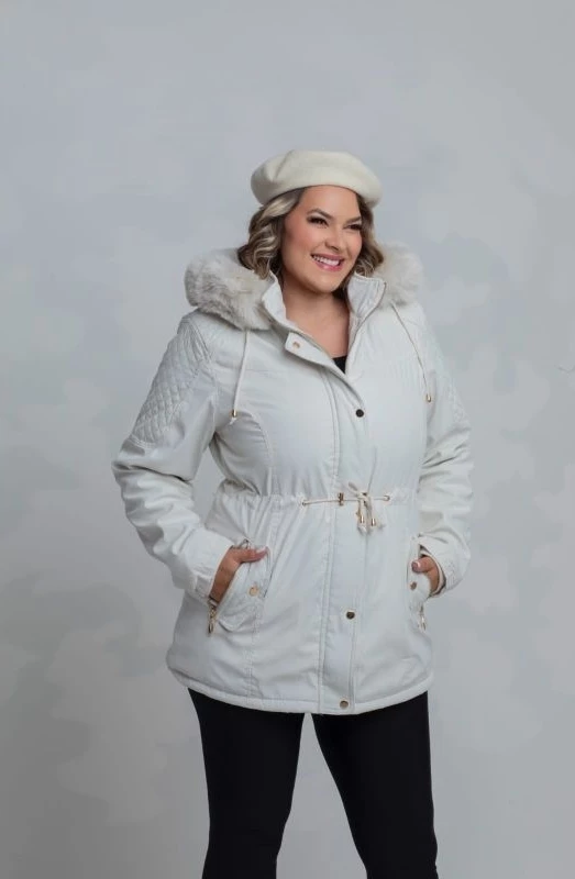 Jaqueta com capuz e forro peluciado Mily. Plus Size
